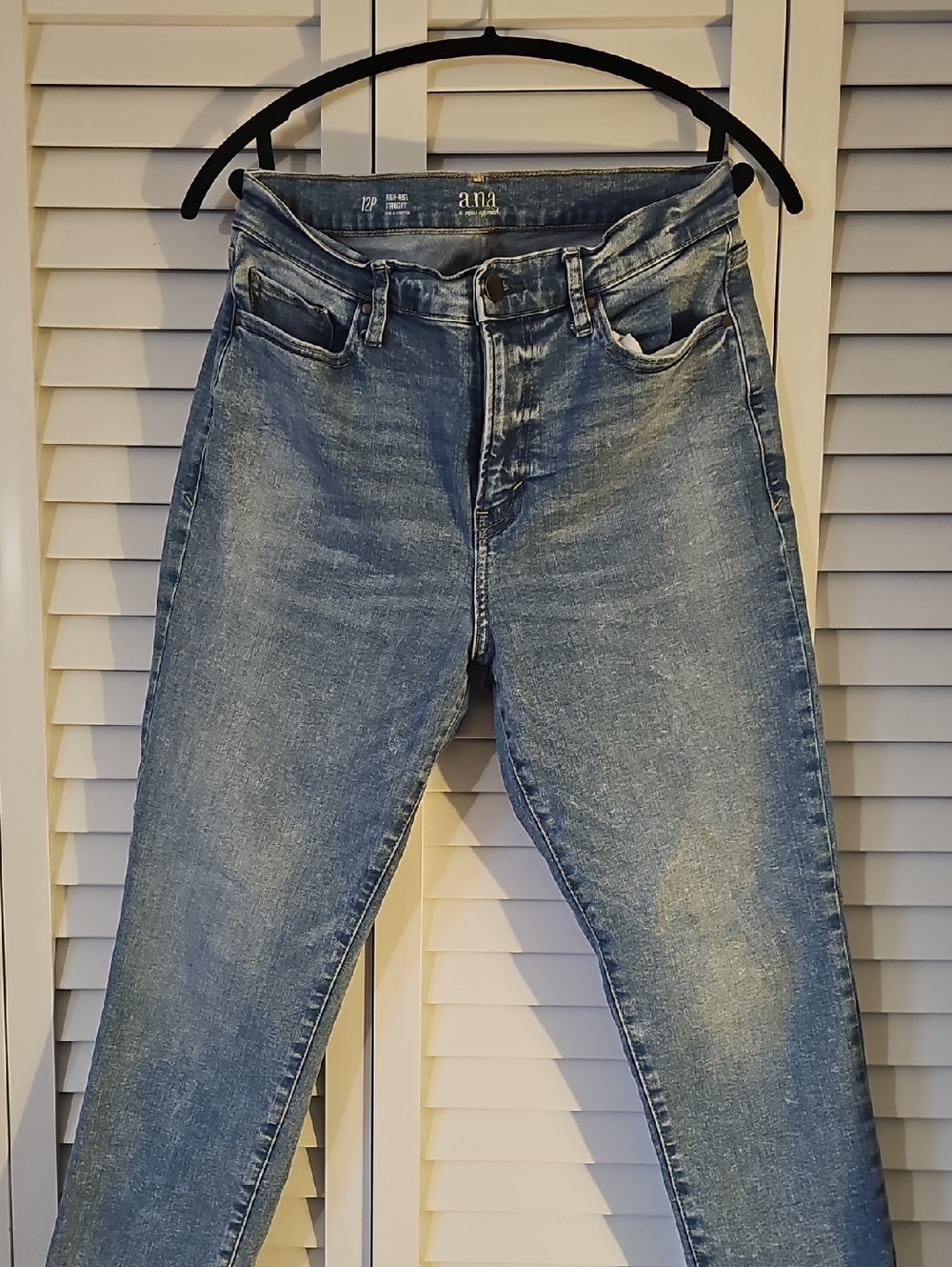 a.n.a Skinny Jeans in Light Blue Wash